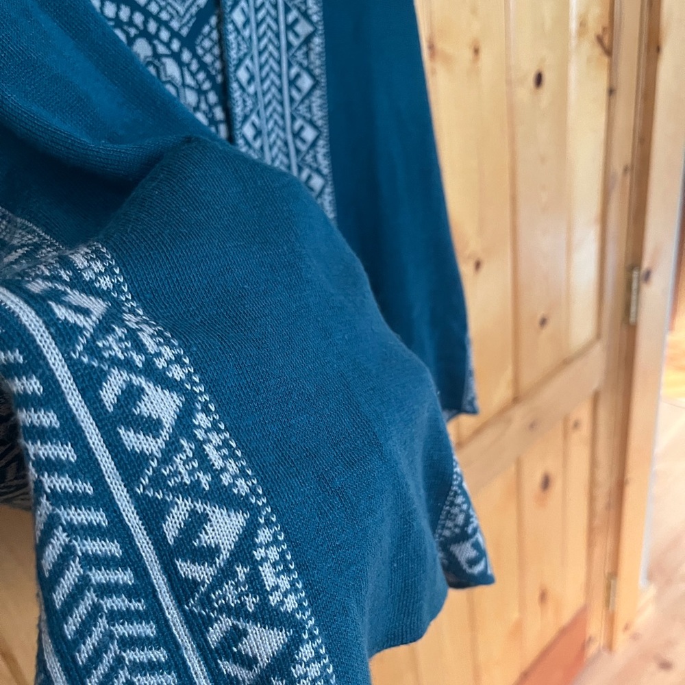 Great Northwest Indigo Teal and Gray Mandala / Lotus Long Poncho Cardigan sz Med - Picture 6 of 8